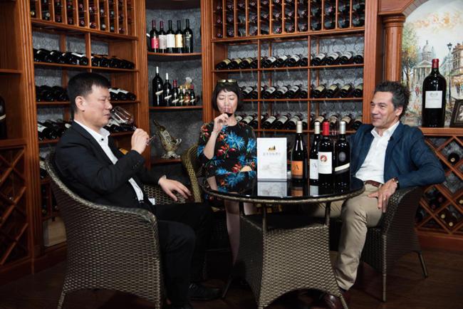 直接面向消                    费者能喝到我们酒庄最优质的葡萄酒"
