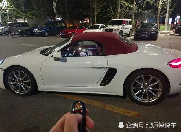 街头偶遇保时捷718,整个敞篷过程仅需10秒钟,光裸车就