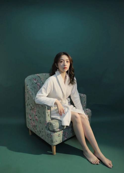 新人演员戴菲出道签约句点影业未来可期