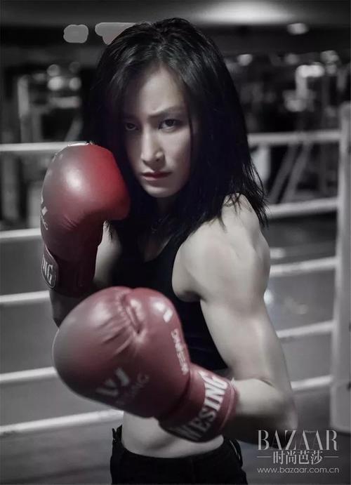 生活中的蒋璐霞其实一点都不男孩子气,也喜欢自拍,偶尔还卖个萌.
