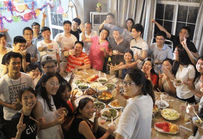 同学聚会要求"统一着装",本想避免盲目攀比,结果却让人意外