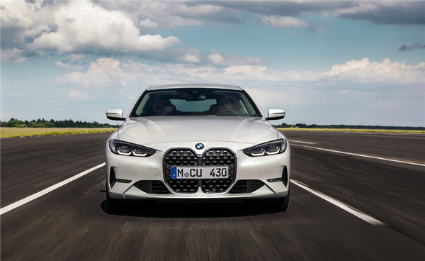 全新宝马4系大鼻孔设计惊到网友!罗永浩表示"无语"