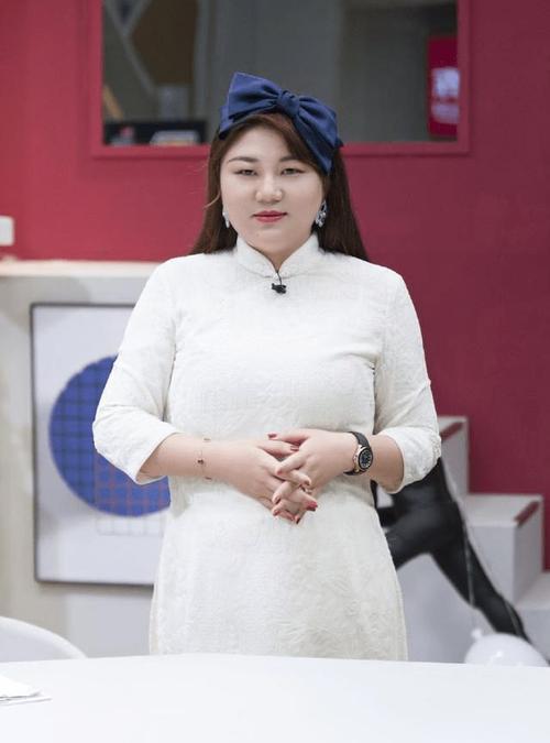 胖女人不适合穿旗袍?看杨天真就知道,150斤照样穿得优雅贵气