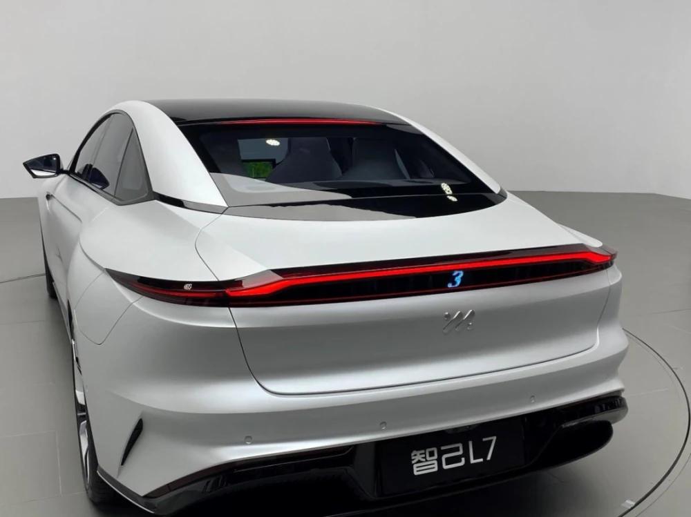 说好的1000km续航呢上汽高端品牌智己发布首款车型