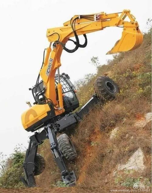 山地作业挖掘机