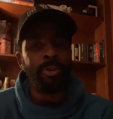 无言以对杜兰特出现欧文直播间生涯首次敲不动键盘