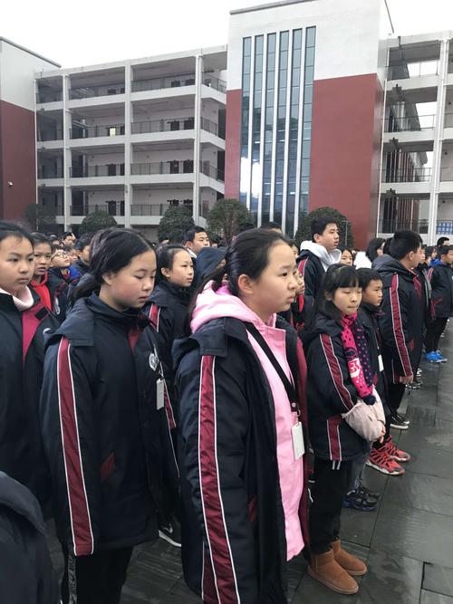 平安寒假 注意安全—— 湘西州民族中学经开区校区第20周升旗仪式