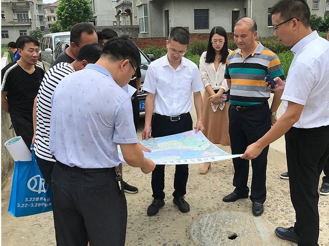 市领导现场推进龙江流域入河排口整治工作_福州市福清