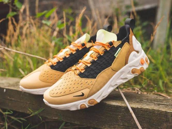 但是nike既然决定挖掘这故事,并作为产品系列的背书,那么 the10th