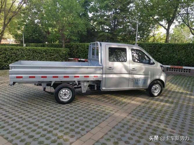 长安星卡长轴版轴距增长到了3米2,并且纵梁后段进行了整体加长,基本