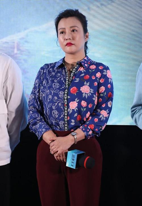 郝蕾胖了看着更漂亮穿村妇衬衫也不土和吴磊同框状态真好