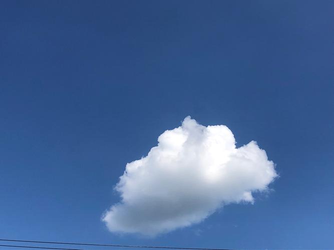 棉花糖般的白云