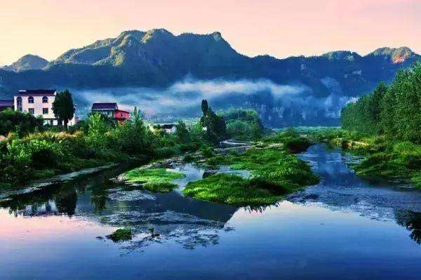 三合镇,位于浙江省台州市天台县东部,东与洪畴镇接壤,南与临海市河头