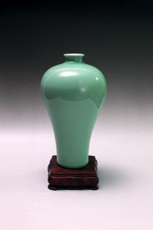 卫武工作室宋韵龙泉青瓷梅瓶已转