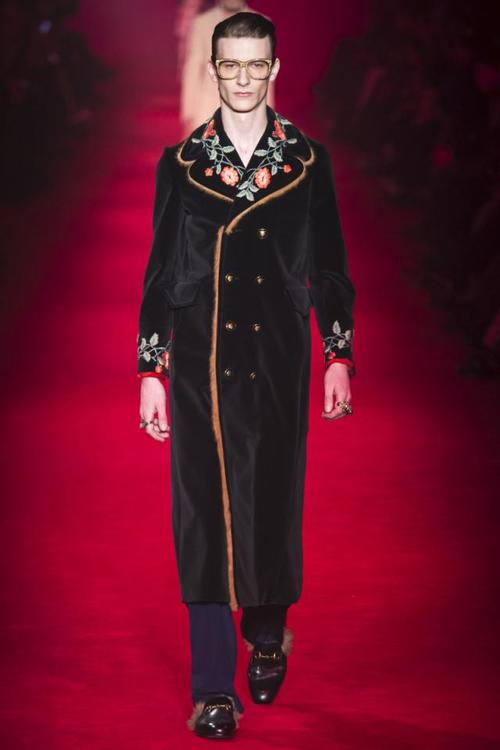 gucci 2016秋冬男装系列,长款睡衣风外套.