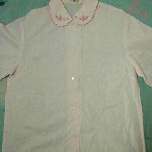 有机玻璃纽扣老款女衬衫,九新!有意者联系我