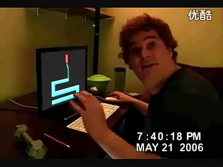 胖老外被整,一拳打爆屏幕,超爆笑 0021.in-搞笑视频