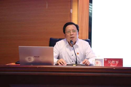 12月10日,省委教育工委委员,省教育厅党组成员,副厅长吴伟平到闽南