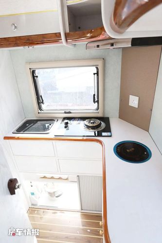 首款带独立厨房的轻卡房车!车内炒菜不怕呛,用起来和家里一样