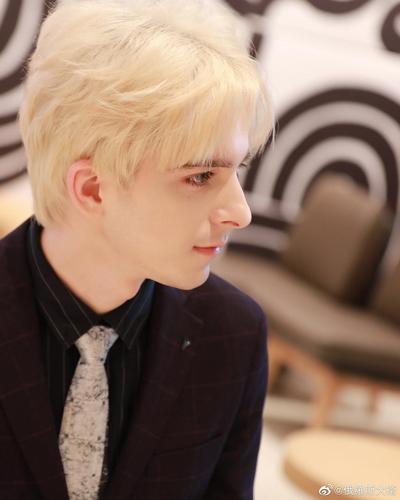 速来欣赏俄罗斯帅哥美貌