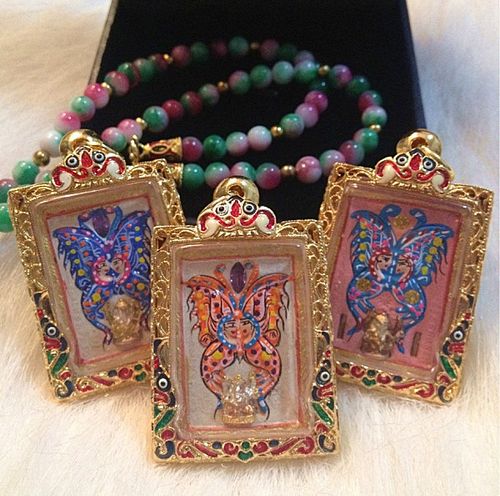 蝴蝶佛牌在泰国本地是不常见的佛牌,一般为青年人喜爱,2012年底也