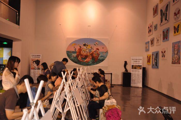 巴塞当代美术馆-油画体验馆