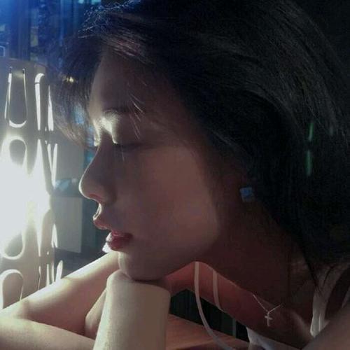 女生唯美搞怪黑白森系小清新头像