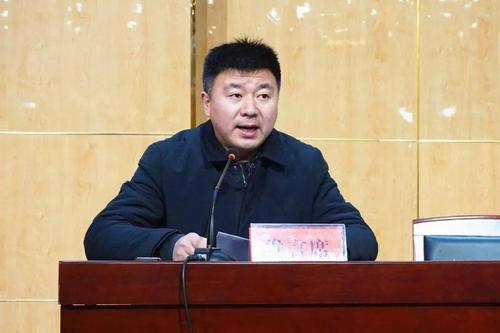 交流发言 会上,阜宁中学校长徐晓华,实小教育集团校长 戴卫红,东风路