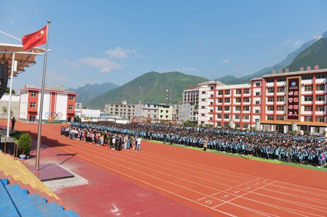雷波民族中学开展紧急安全教育活动