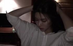 真人女头落泪前转身