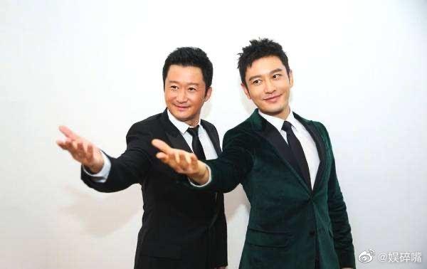 吴京招牌手势出现人传人现象