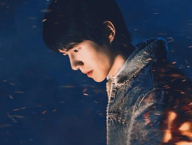 刘昊然点烟镜头