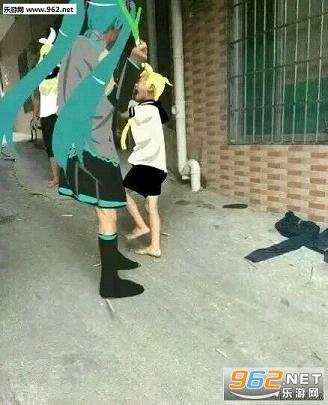 小孩抽烟被打搞笑表情包