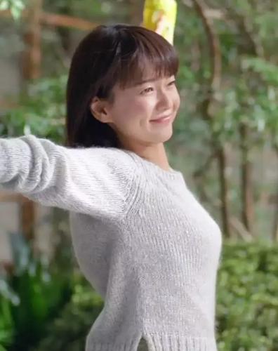 多部未华子饰演的松原聪子和男主是同一家公司的职员,也是男主的恋人