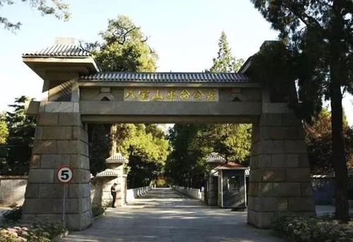 八宝山革命公墓成政德教育基地
