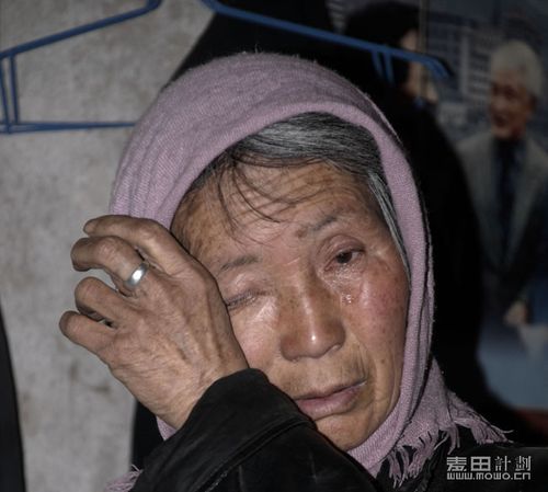 说到伤心处,奶奶不停的掉眼泪