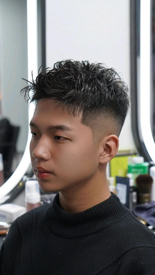 网易首页>网易号>正文申请入驻> 当下流行的男士发型还是碎发居多