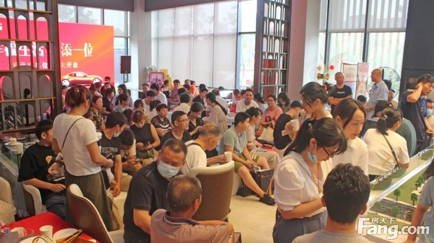 热浪抢位制霸南区华都天元府车位首开人山人海火爆狂销