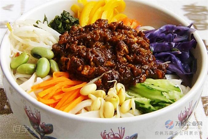 炸酱面是中国汉族特色面食.最初起源北京,为山东鲁菜.