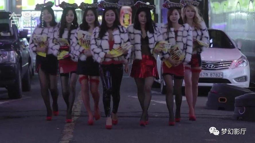 《七个女人一台戏》七个美女爱上一个丑男