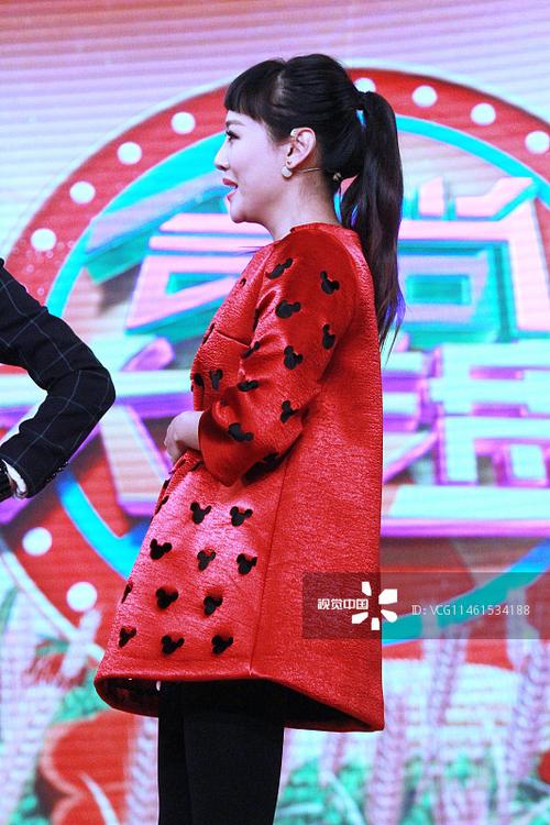 李波儿录制《食尚大转盘》秒变女汉子 表情动作夸张露