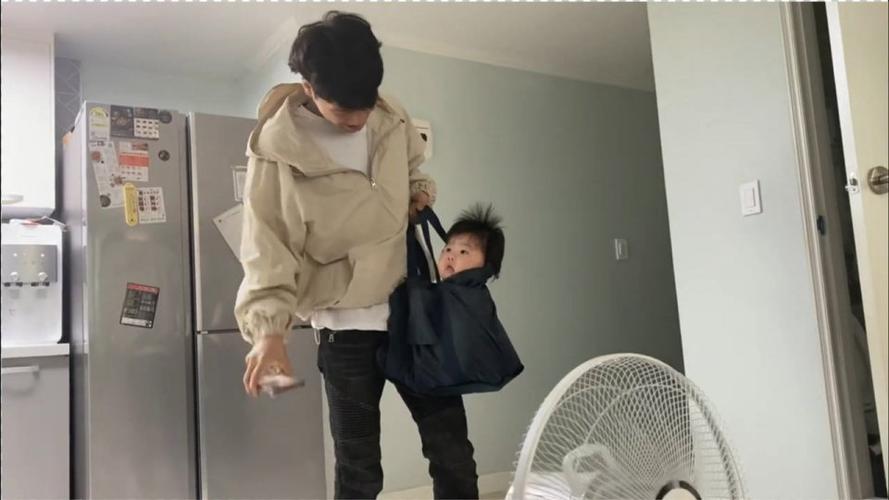 再次证明爸爸带娃简直就是折磨宝宝很无奈我也是被迫的啊