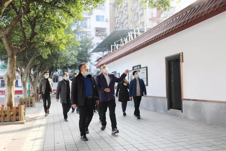 遂宁市教育体育局陈绍坤局长调研督导我校校园安全和