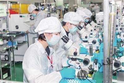 昆山"点对点"接来两万多名返岗员工