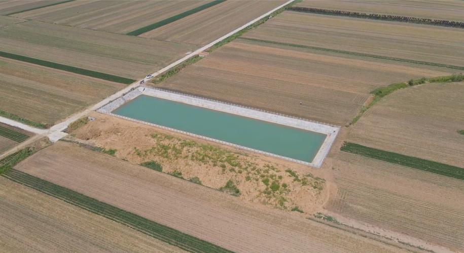 东海县2020年度高标准农田建设项目高效节水灌溉蓄水池.jpg