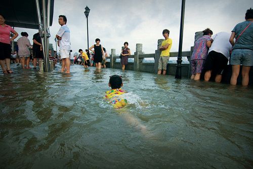 【江城·大水淹了龙王庙……】