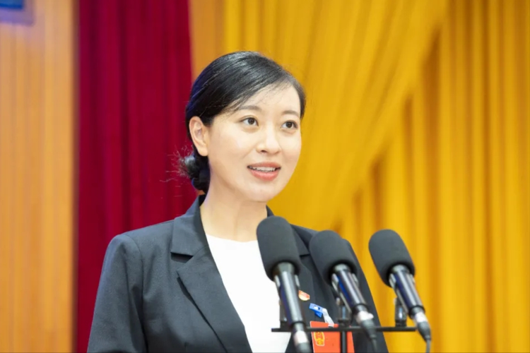 河北"最年轻女县长"走红,本硕博均毕业于清华,才华和颜值齐飞