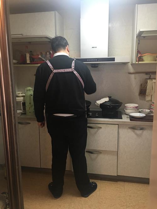 看看背影,亲自下厨