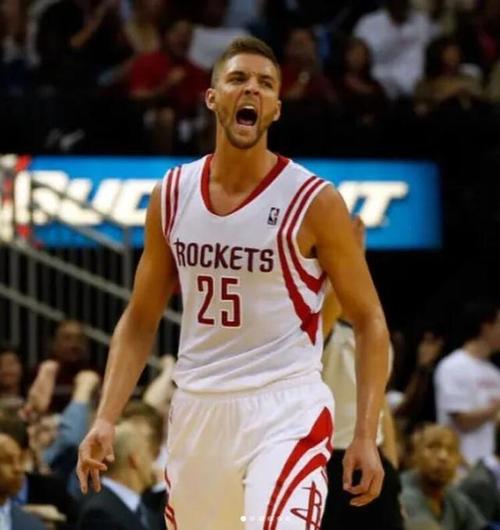 前nba球员钱德勒-帕森斯宣布退役,他在2020年1月遭遇车祸导致生涯结束