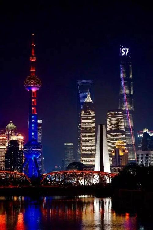 承包整个上海外滩为lpl加油!lol就是有排面